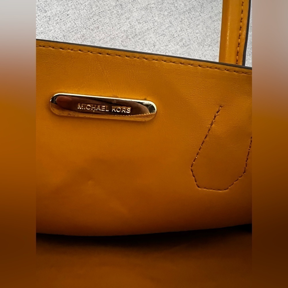 MICHAEL KORS Mercer Medium Satchel – Marigold Yellow Leather - Picture 11 of 13